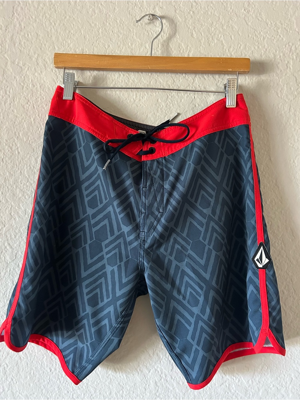 Volcom Men's Navy Geometric Boardshorts with Red Trim